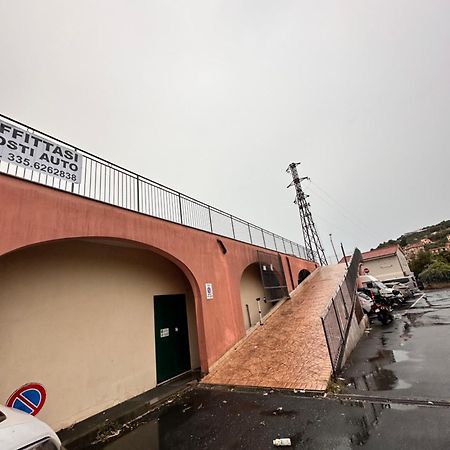 インペリアFronte Mare-Piscina- Pista Ciclabileアパートメント エクステリア 写真